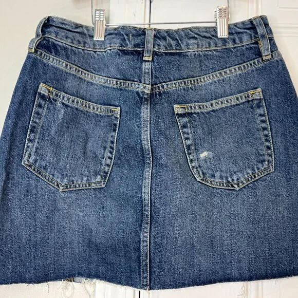Free People Button Fly Distressed Denim Mini Skirt | Size 29  NWT - Picture 4 of 7